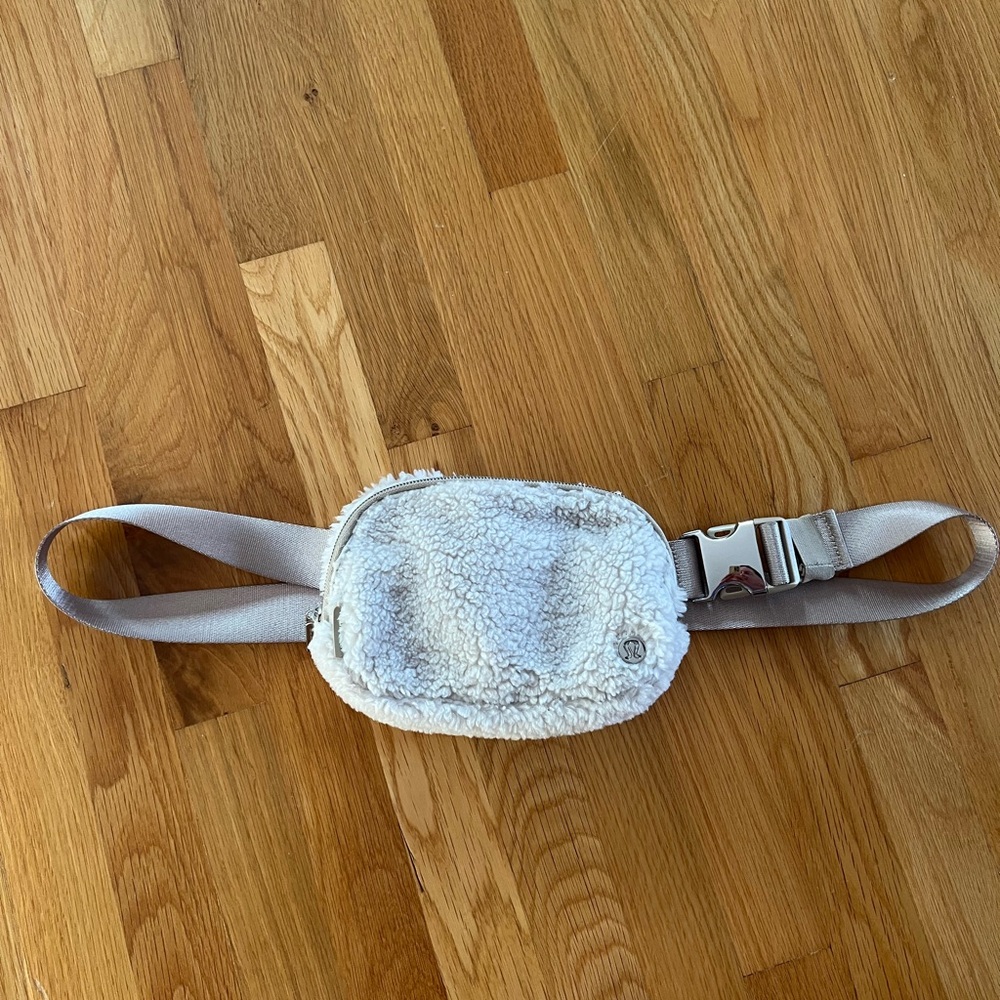 Lululemon belt bag